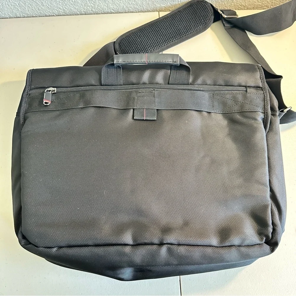 Samsonite Black Laptop Messenger Bag